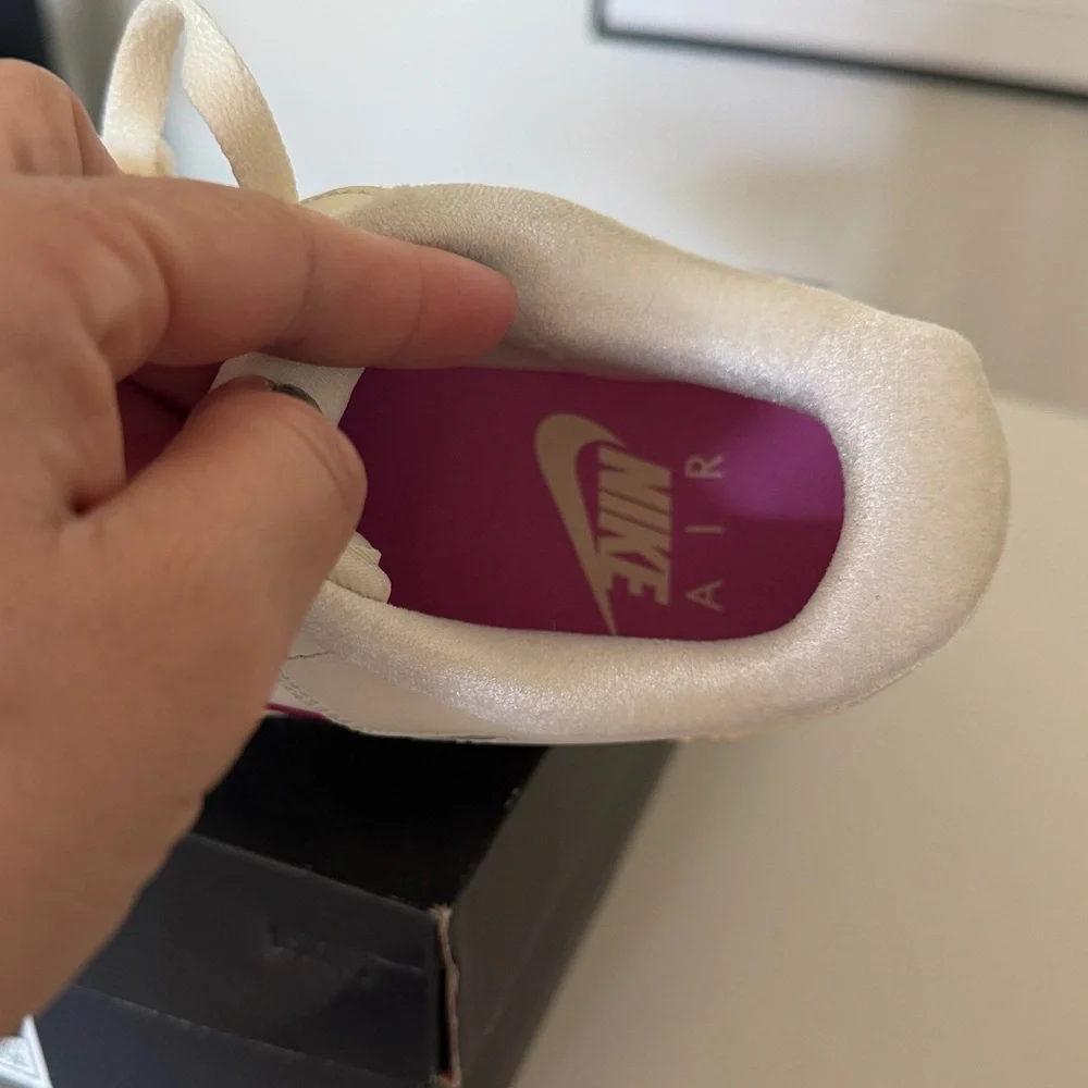 Nike Air Force 1‎ Women's Sneakers - Cream and Pink